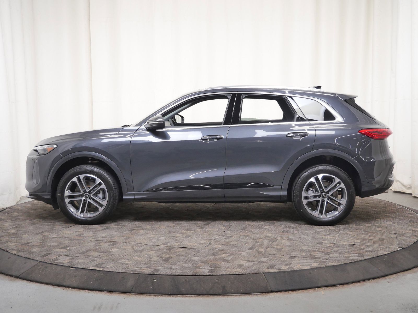 Thumbnail: 2026 Audi Q5 - 3