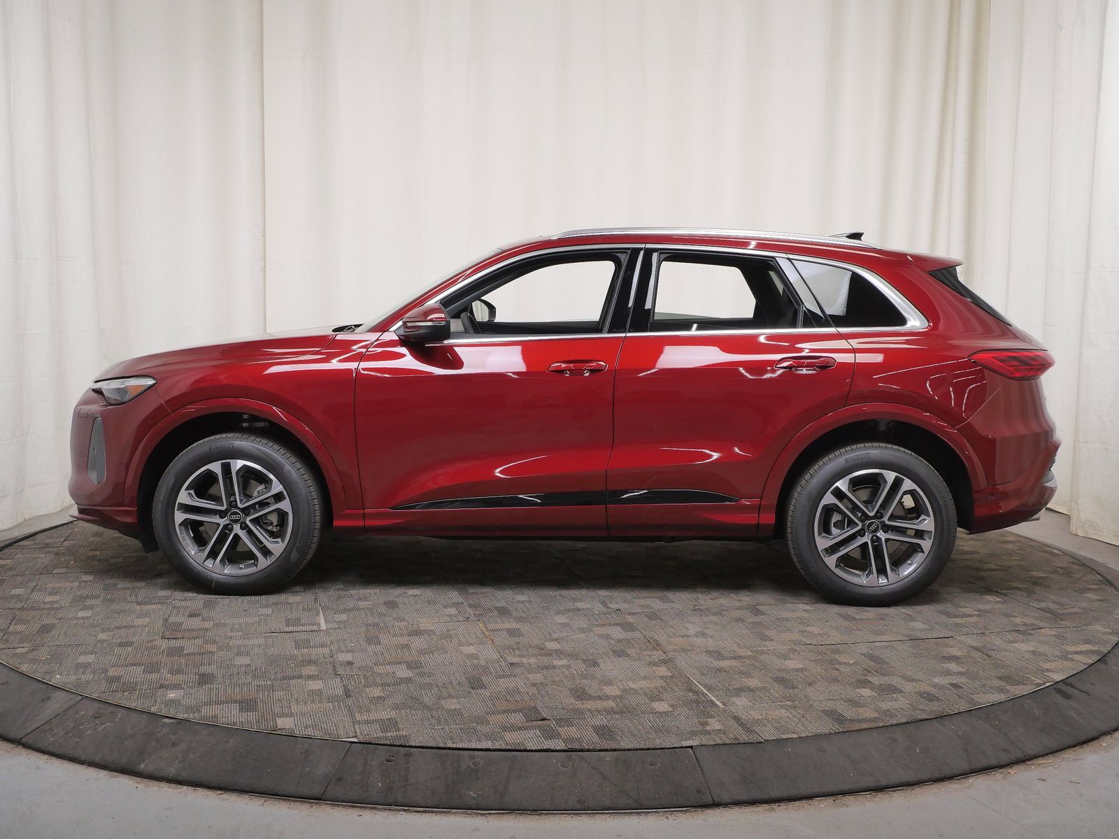 Thumbnail: 2026 Audi Q5 - 3
