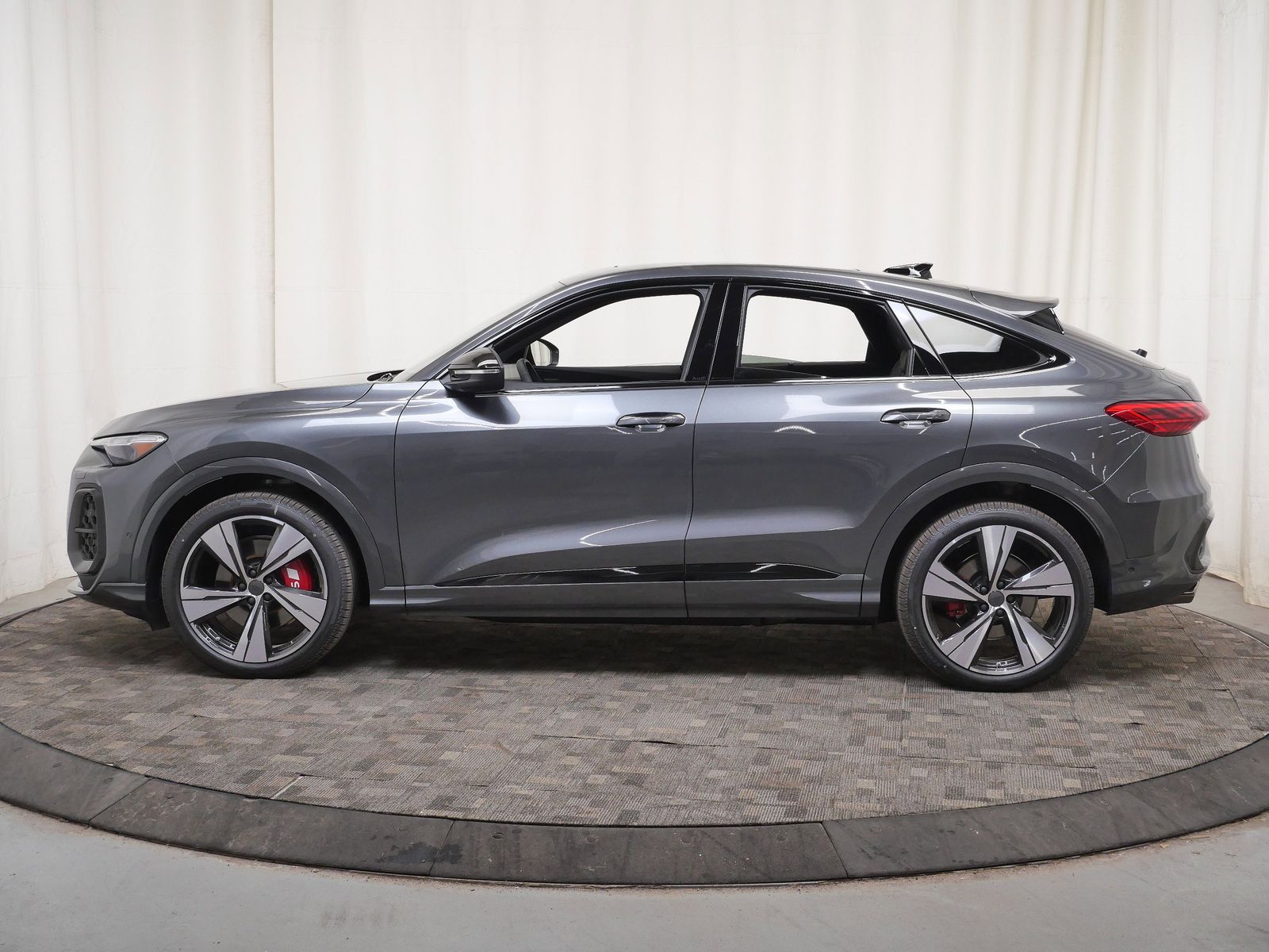 Thumbnail: 2026 Audi SQ5 - 3