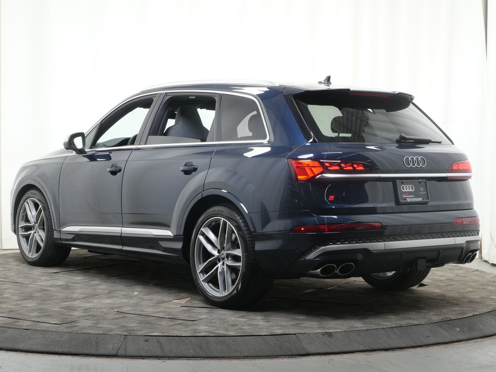 Thumbnail: 2026 Audi SQ7 - 4