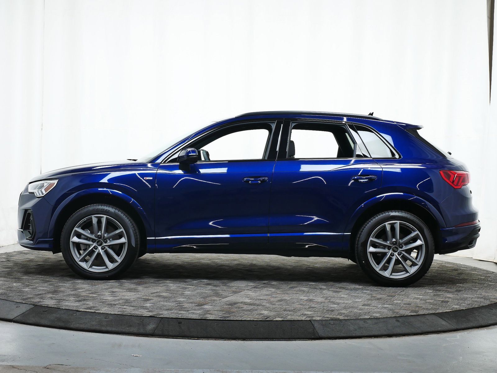 Thumbnail: 2025 Audi Q3 - 3
