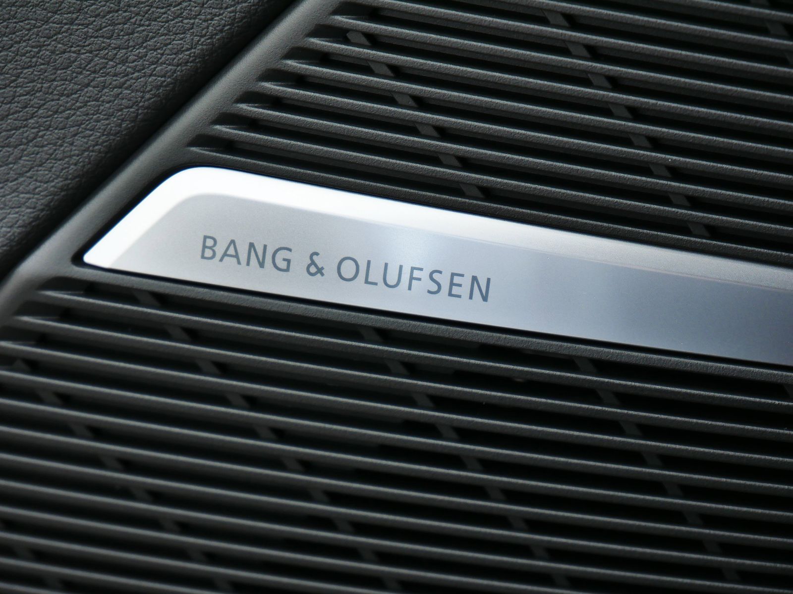 Thumbnail: 2026 Audi Q8 - 13