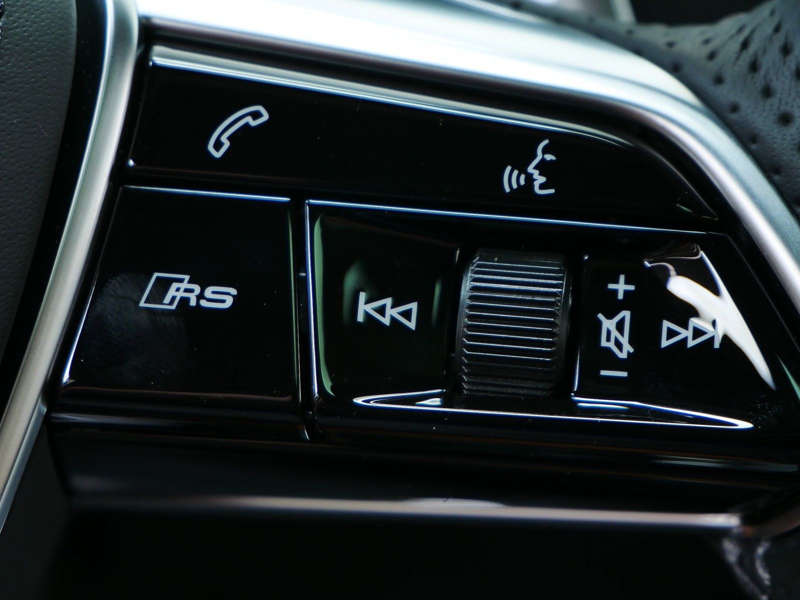 Thumbnail: 2025 Audi RS 7 - 15