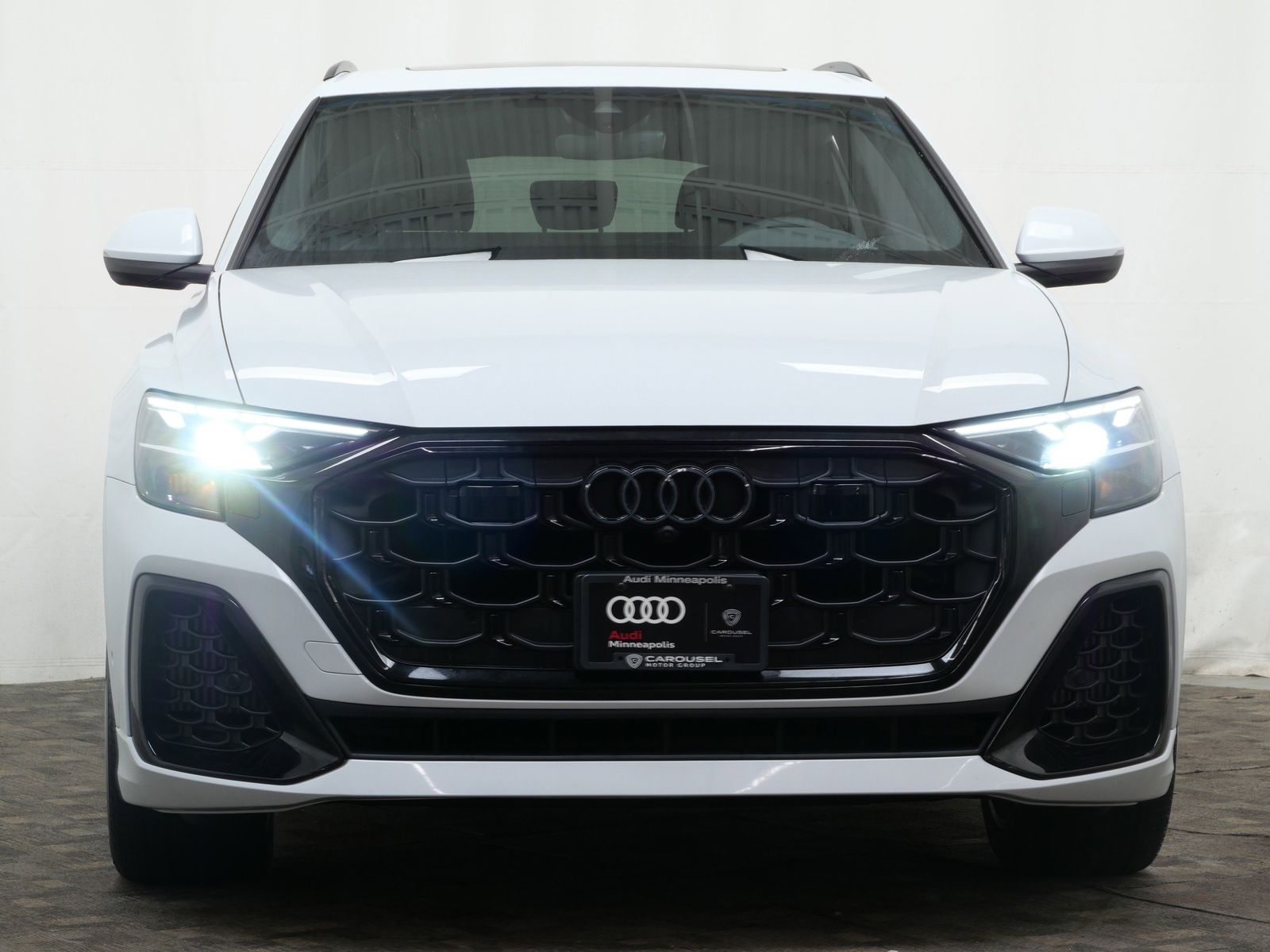 Thumbnail: 2026 Audi Q8 - 9