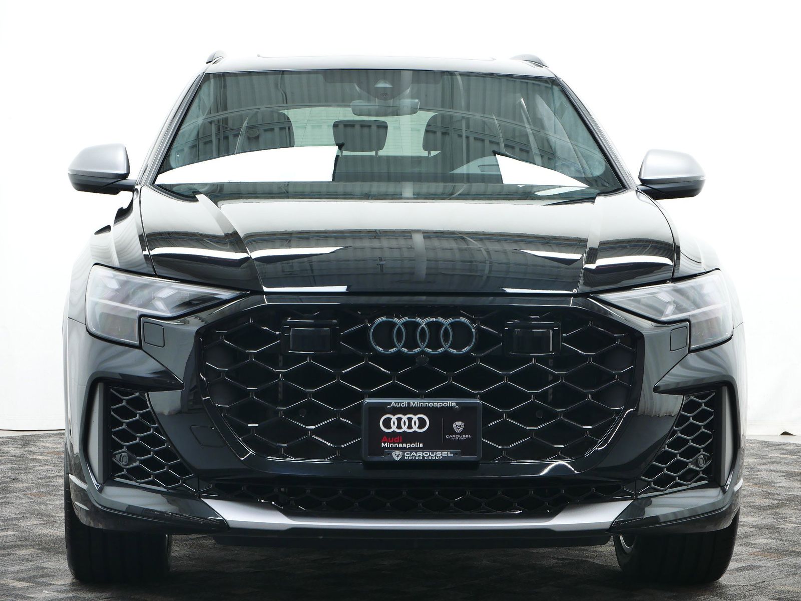 Thumbnail: 2025 Audi RS Q8 - 9