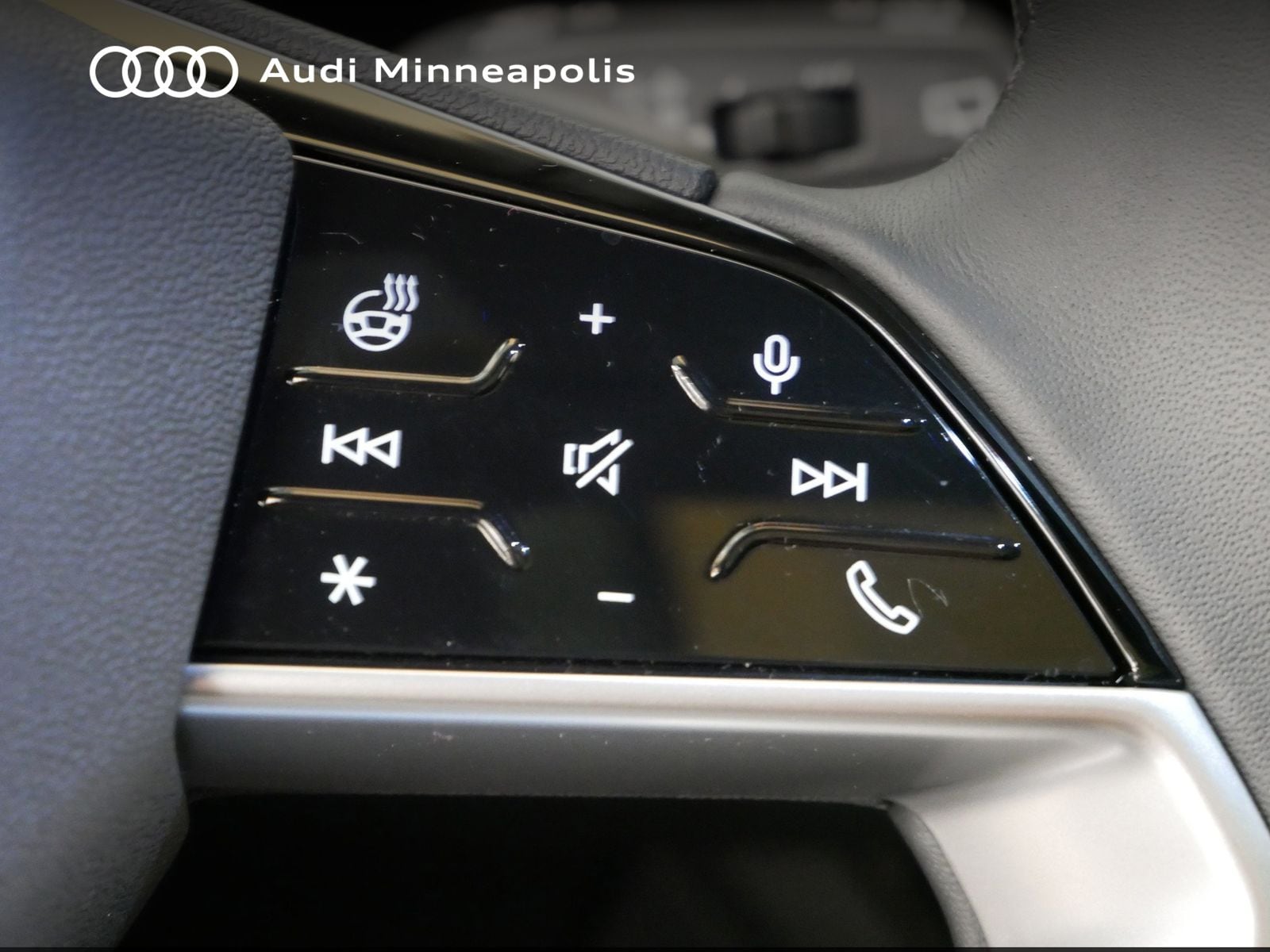 Thumbnail: 2025 Audi Q6 e-tron - 26
