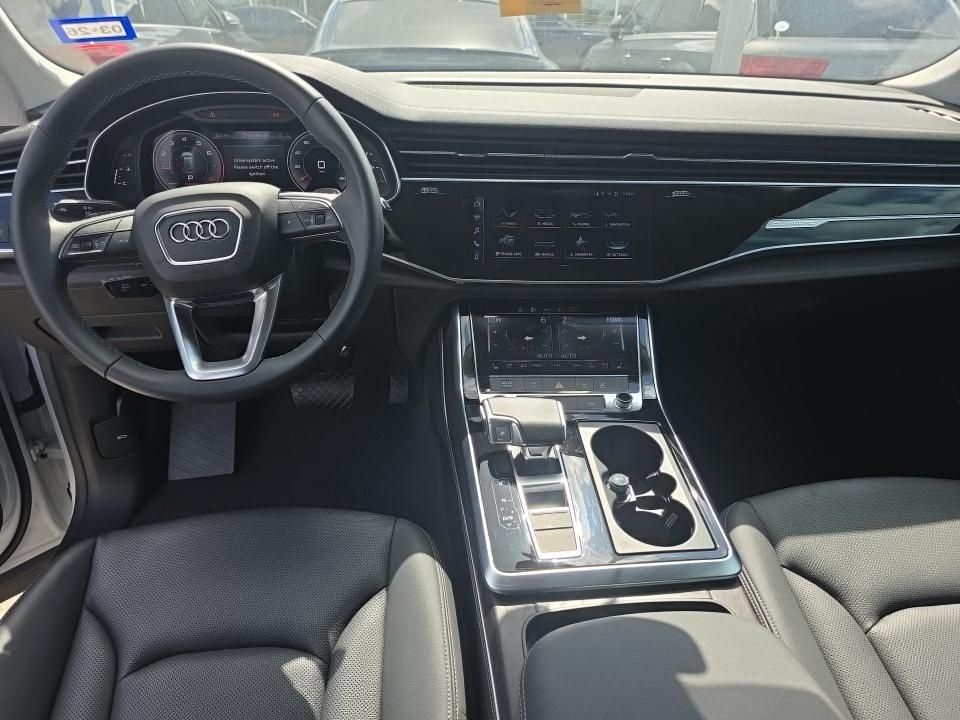Thumbnail: 2023 Audi Q8 - 2