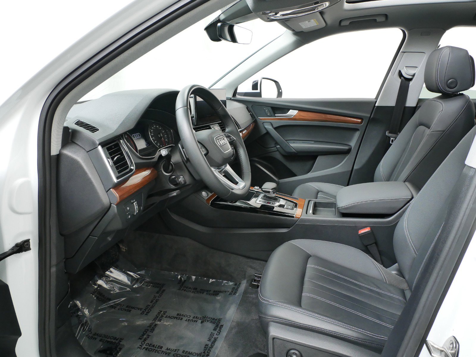 Used 2021 Audi Q5 Premium with VIN WA1AAAFYXM2128643 for sale in Minneapolis, Minnesota