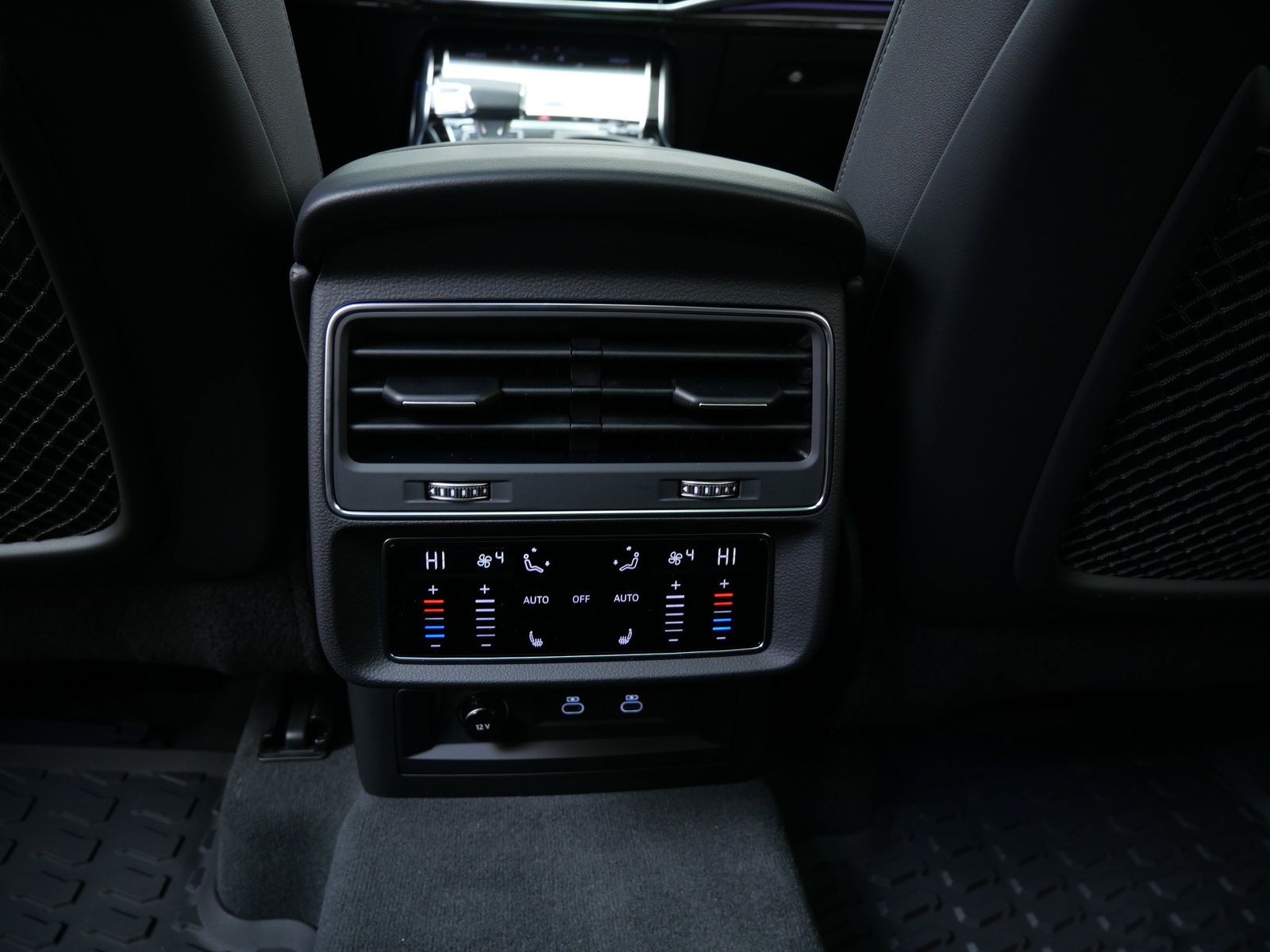 Thumbnail: 2026 Audi Q7 - 14