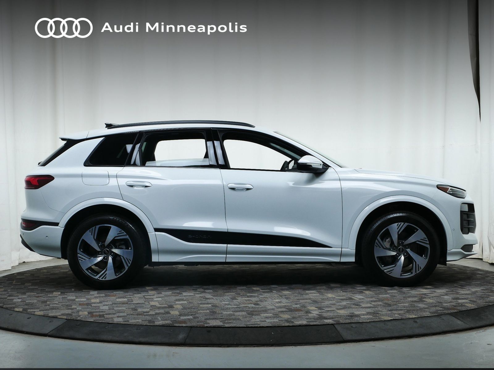 Thumbnail: 2025 Audi Q6 e-tron - 5