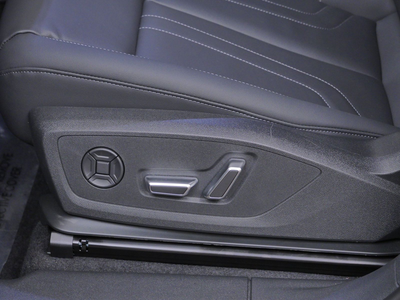 Thumbnail: 2026 Audi Q3 - 11