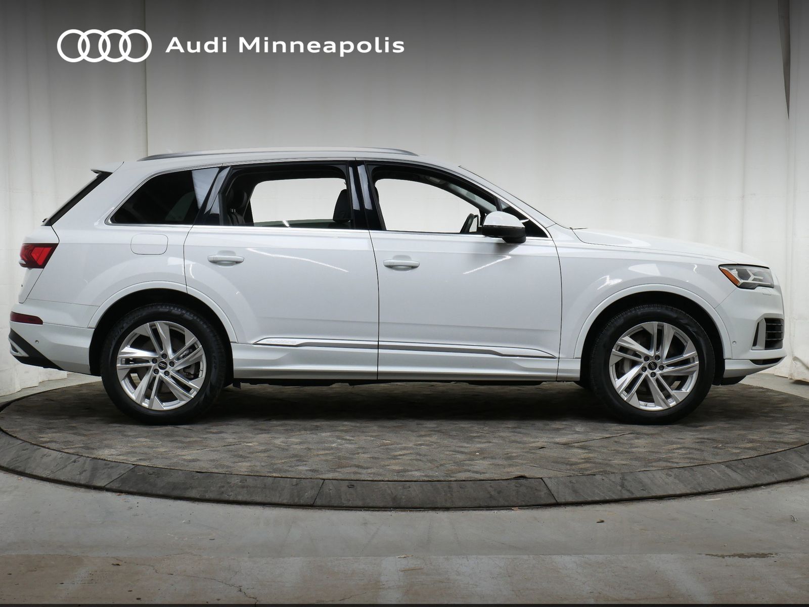 Thumbnail: 2023 Audi Q7 - 9