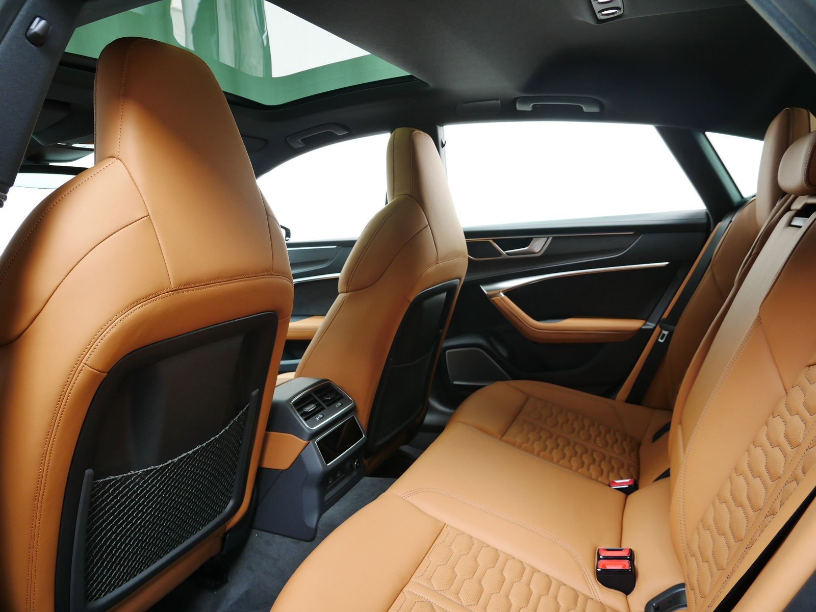 Thumbnail: 2025 Audi RS 7 - 12