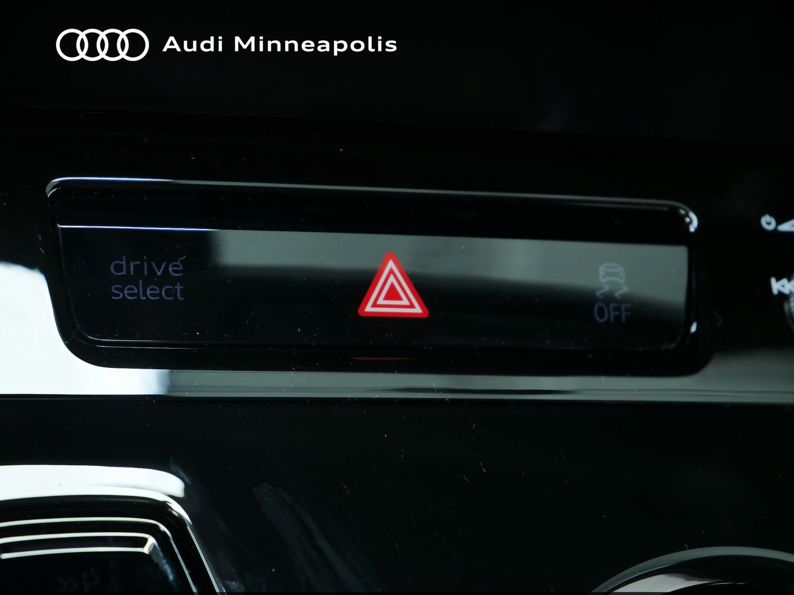 Thumbnail: 2025 Audi Q6 e-tron - 24