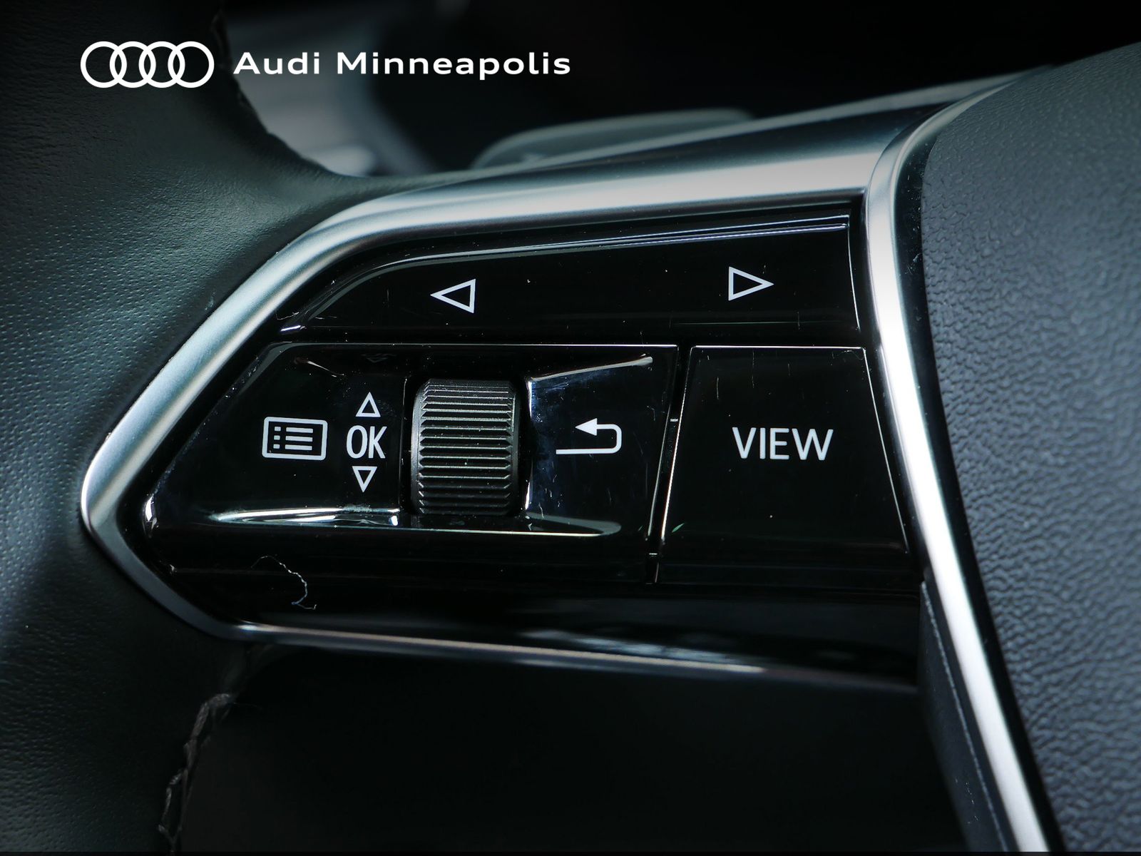 Thumbnail: 2023 Audi e-tron S - 24