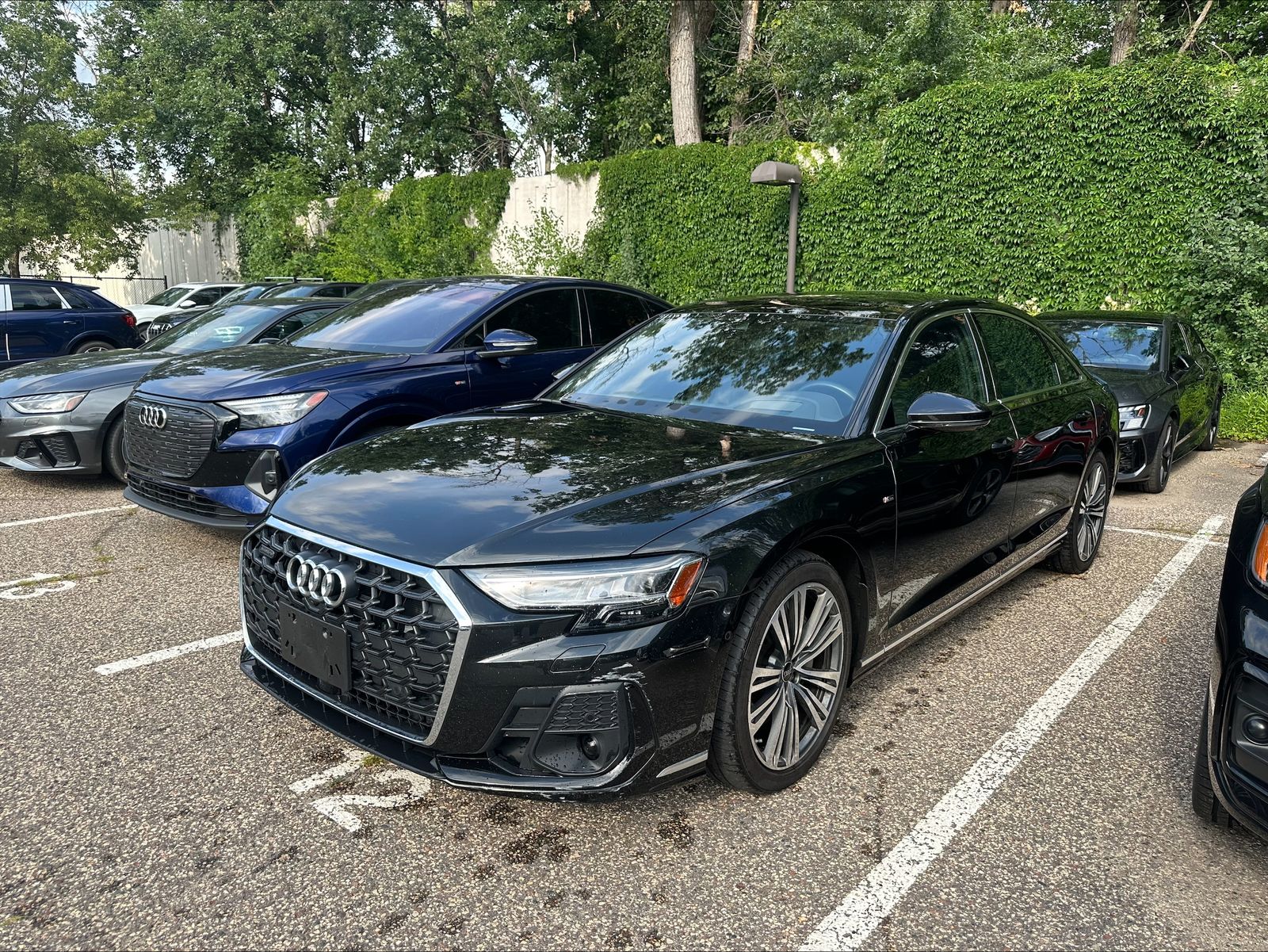 Thumbnail: 2022 Audi A8 - 1