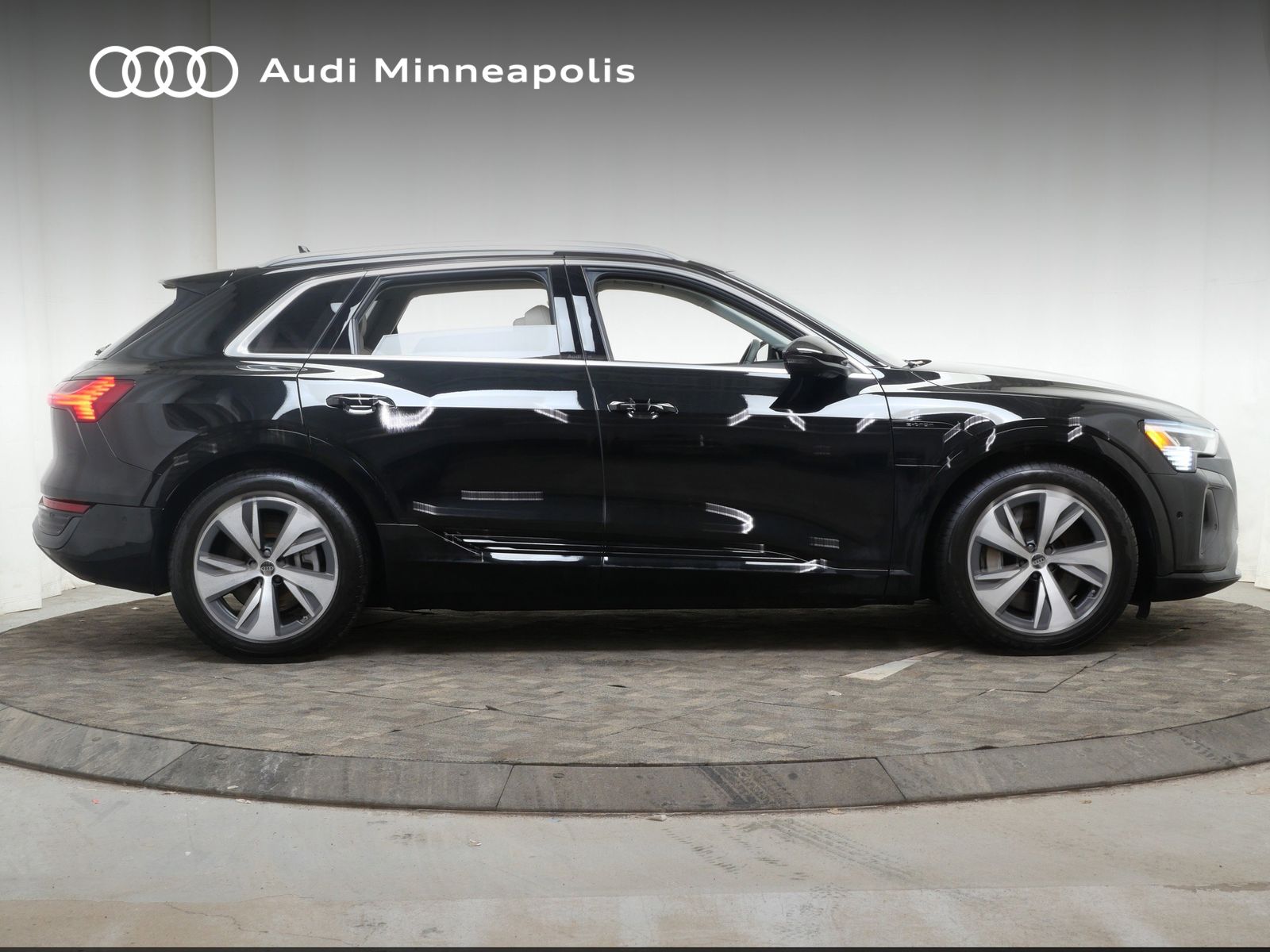 Thumbnail: 2024 Audi Q8 e-tron - 9