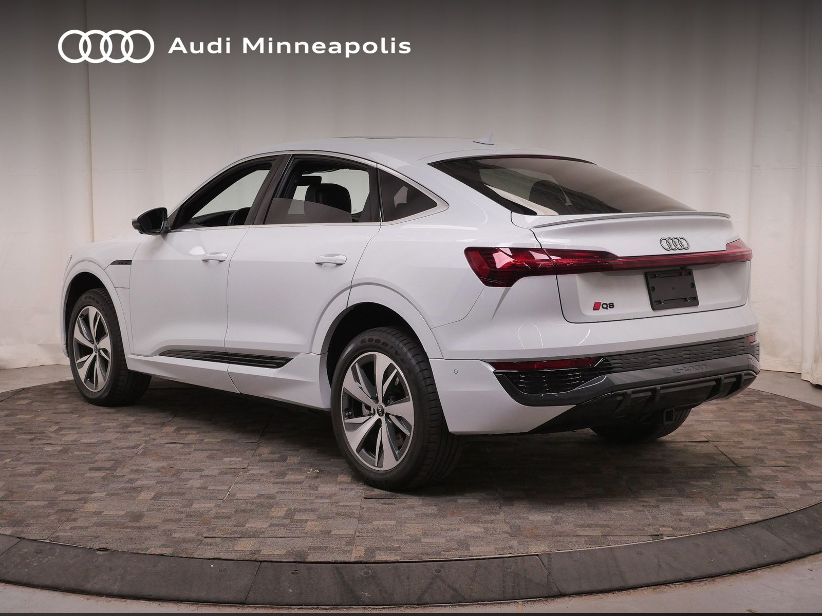 Thumbnail: 2024 Audi Q8 e-tron - 3