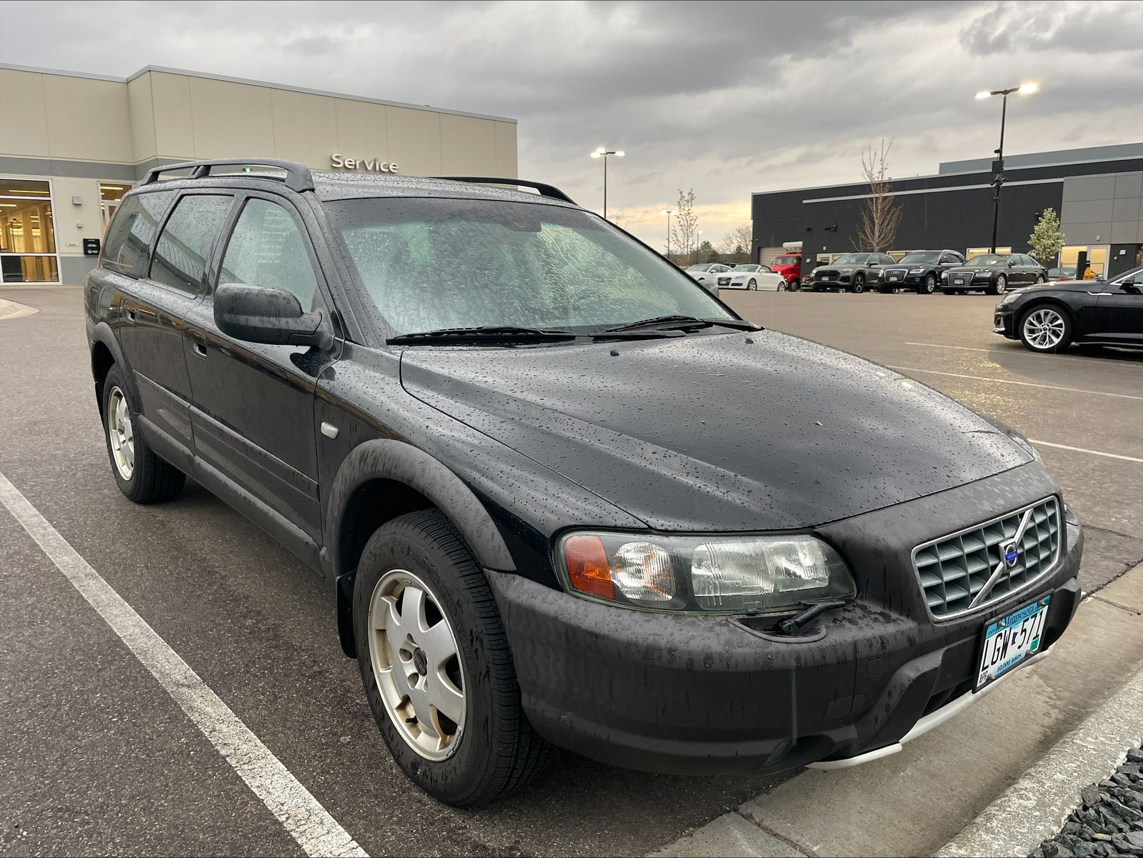 Used 2004 Volvo XC70 2.5T with VIN YV1SZ59H941162000 for sale in Minneapolis, Minnesota