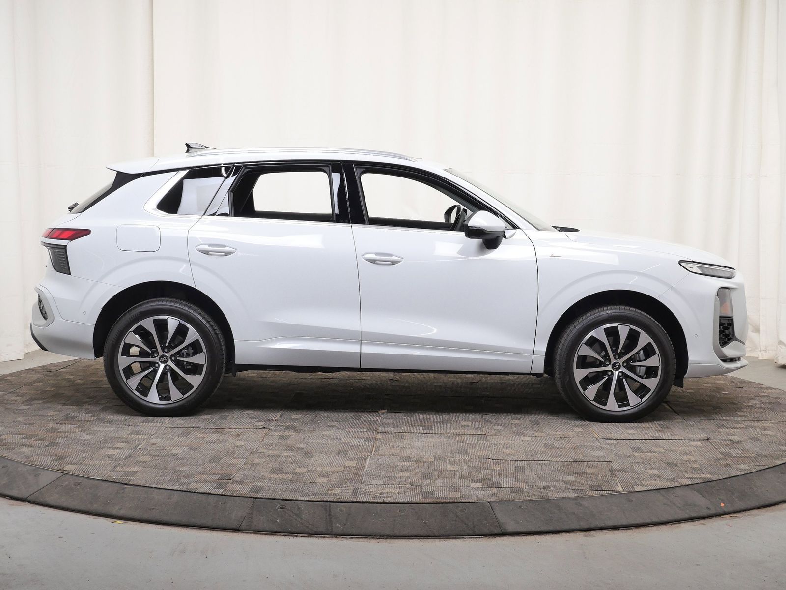 Thumbnail: 2026 Audi Q3 - 7