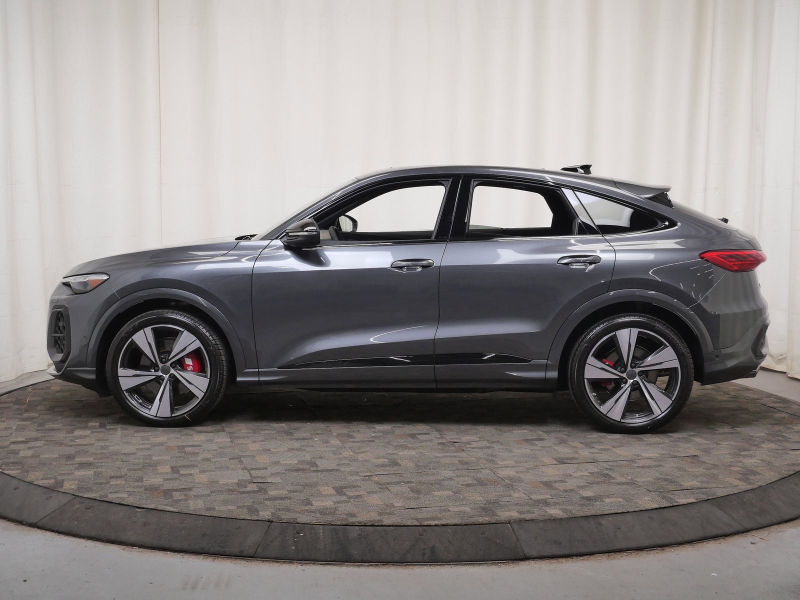 Thumbnail: 2026 Audi SQ5 - 3