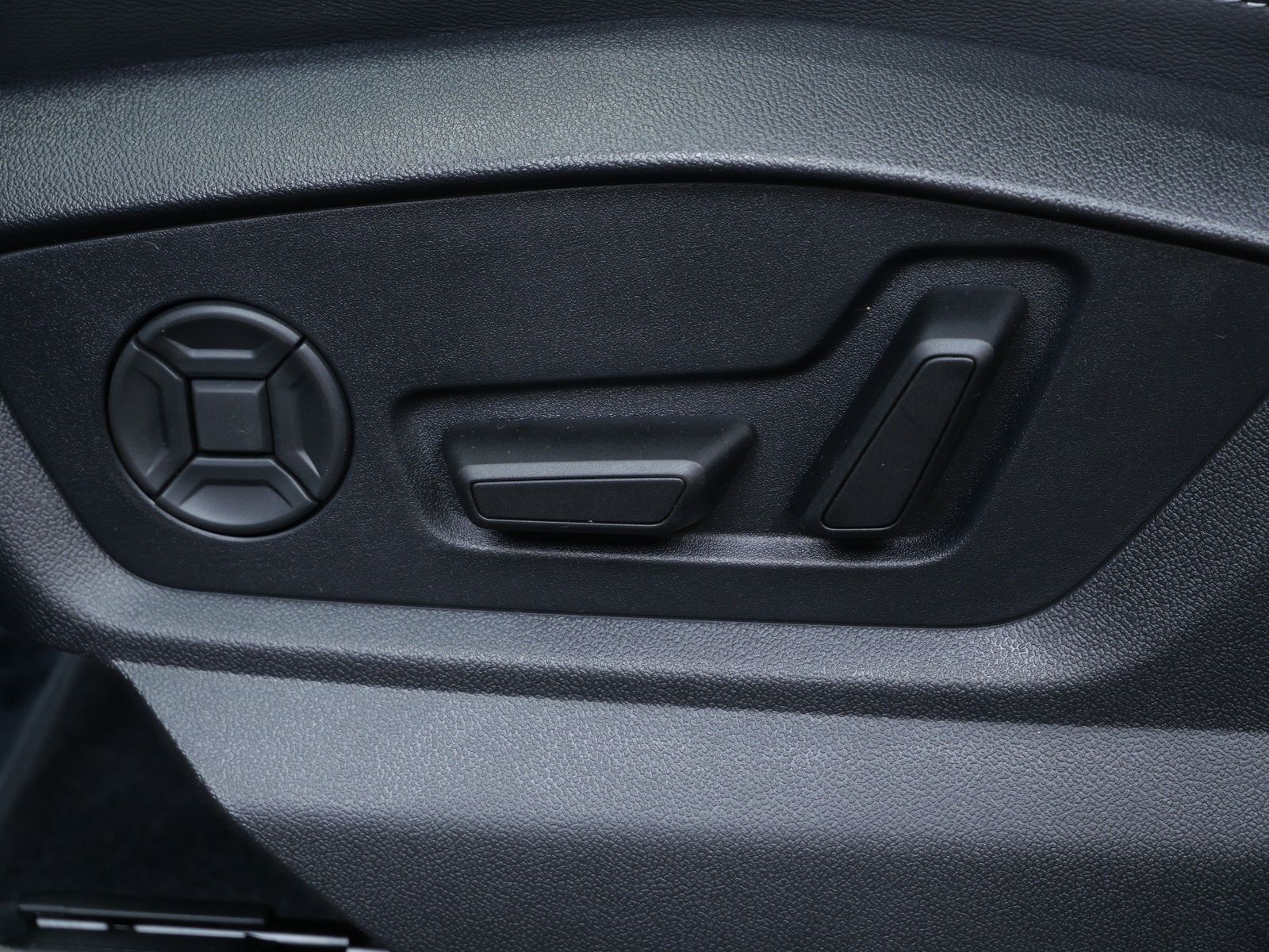 Thumbnail: 2026 Audi Q8 - 11