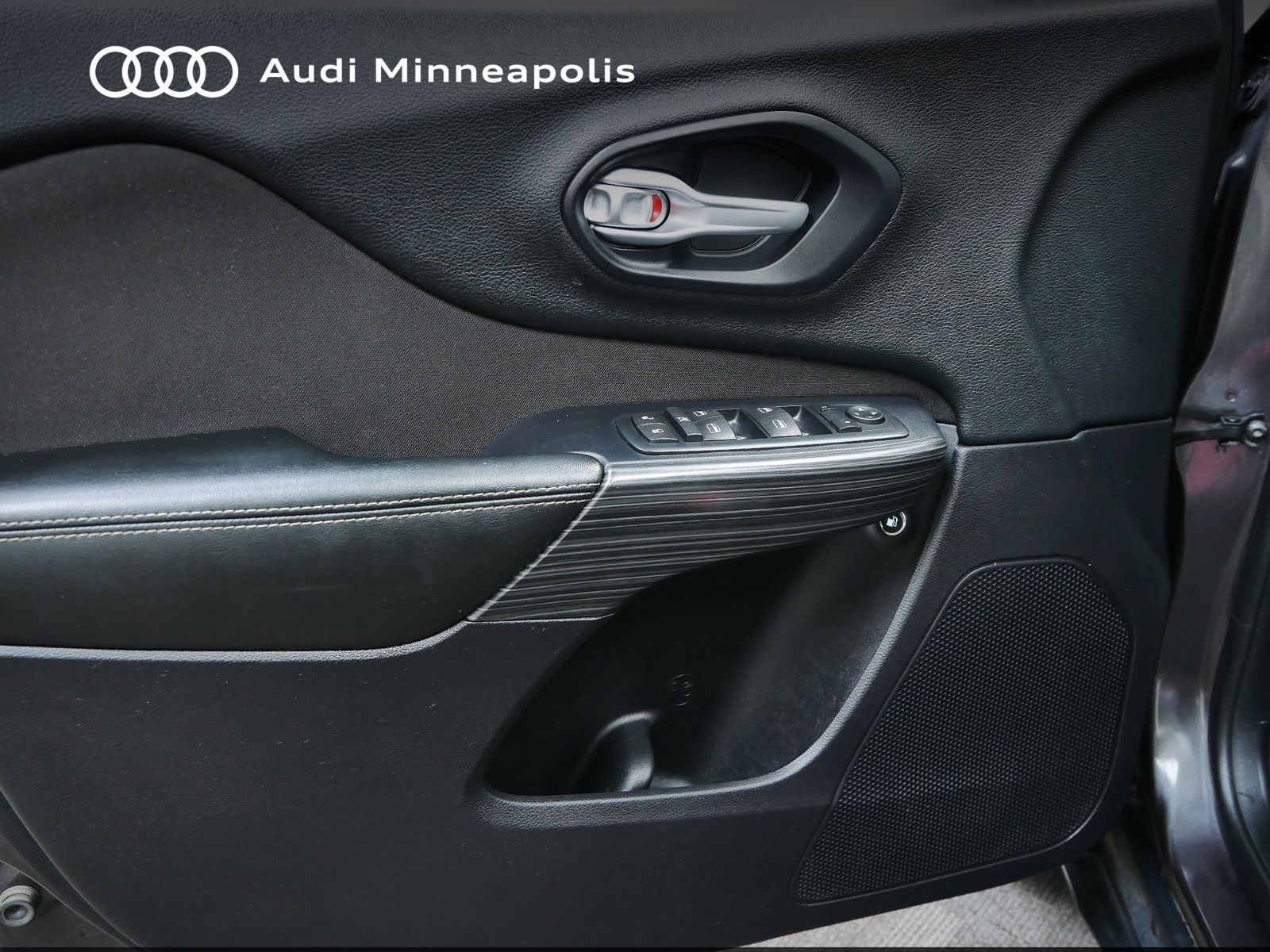 Thumbnail: 2016 Jeep Cherokee - 12