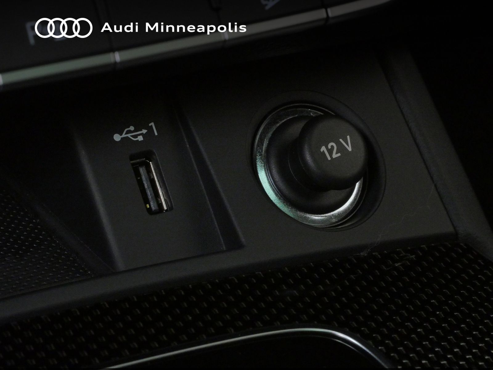 Thumbnail: 2023 Audi SQ5 - 32