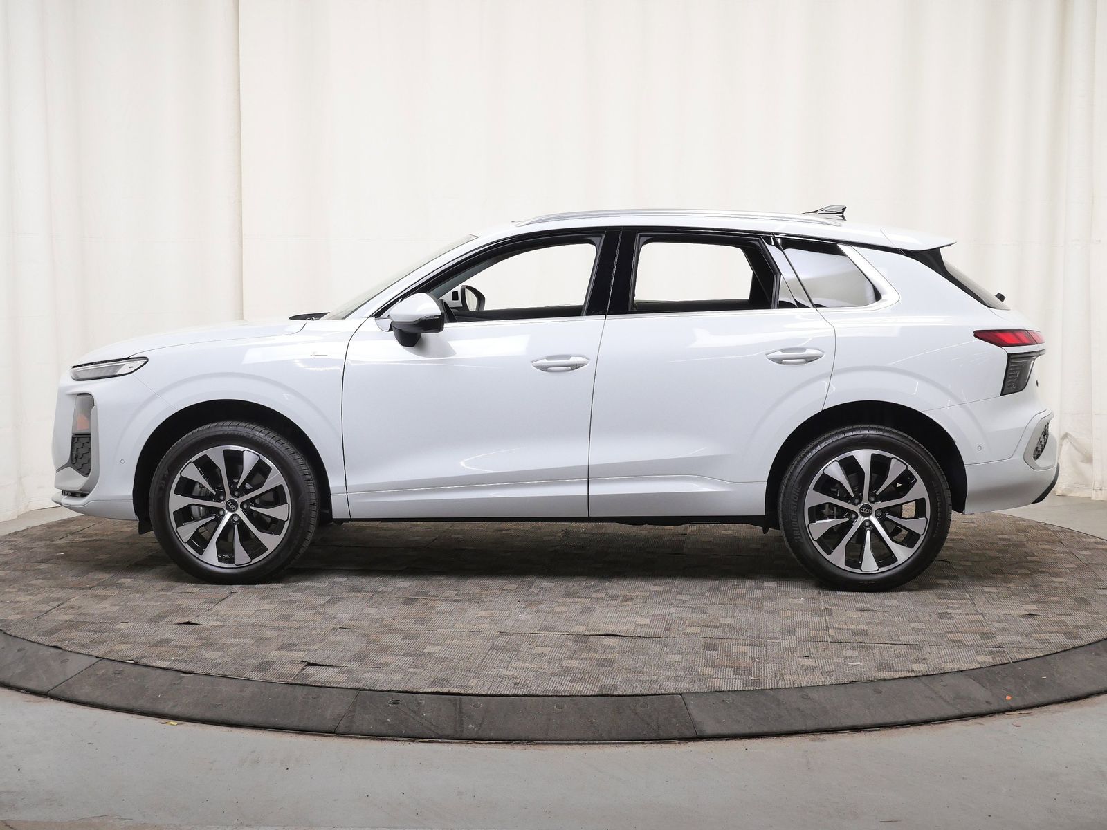 Thumbnail: 2026 Audi Q3 - 3