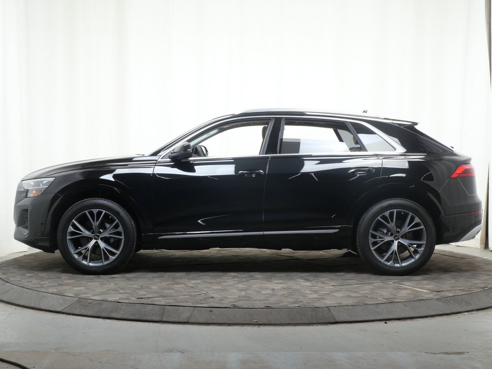 Thumbnail: 2026 Audi Q8 - 3