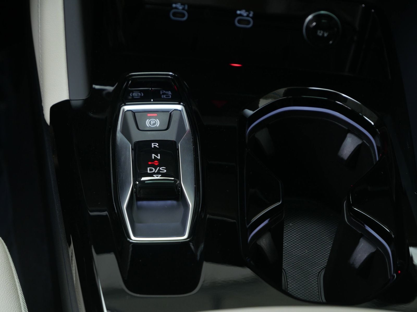 Thumbnail: 2025 Audi Q5 - 15