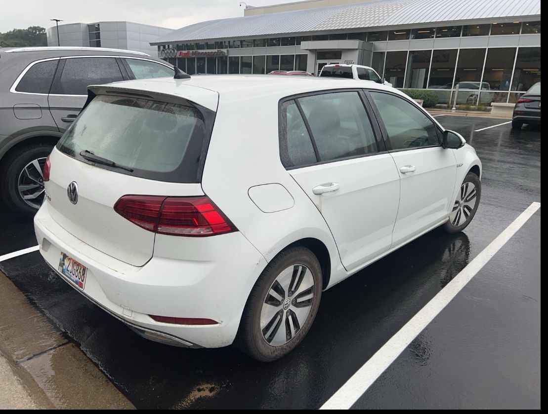Thumbnail: 2018 Volkswagen e-Golf - 3