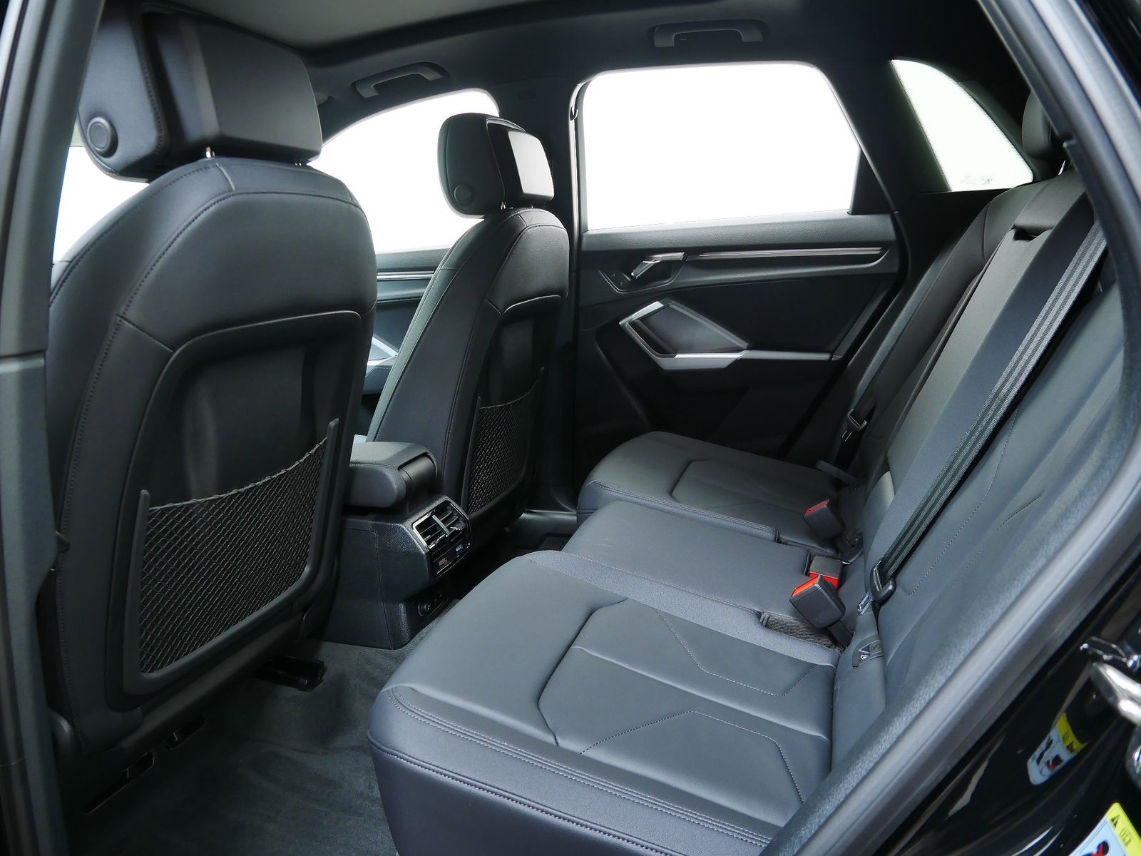 Thumbnail: 2025 Audi Q3 - 12