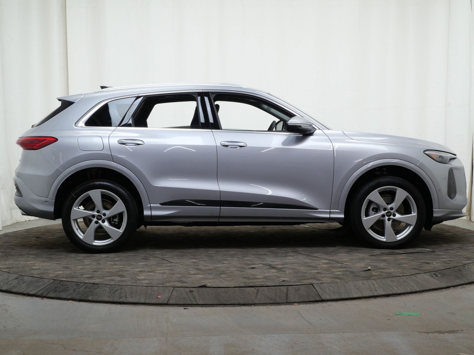 Thumbnail: 2025 Audi Q5 - 7