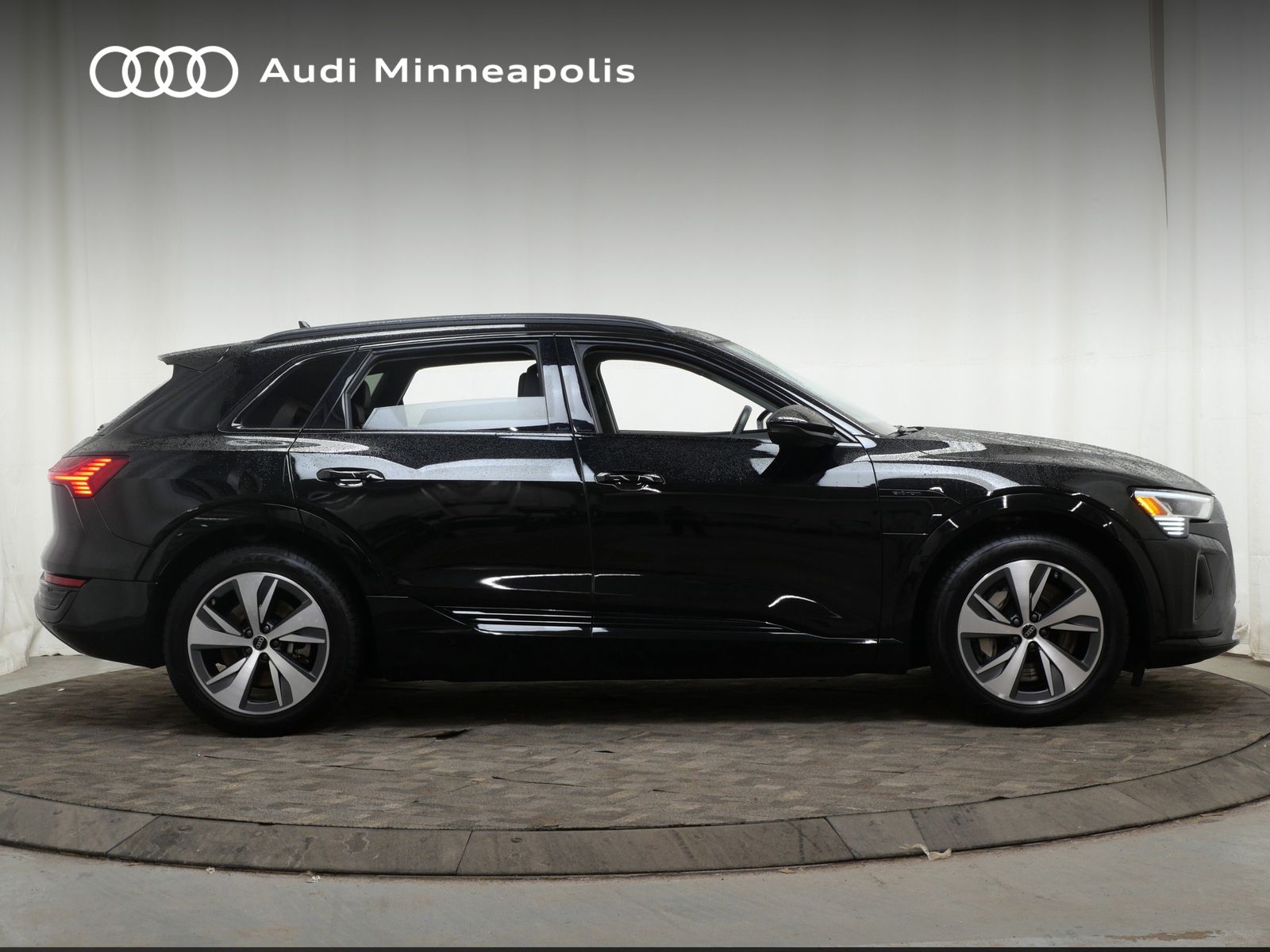 Thumbnail: 2024 Audi Q8 e-tron - 9