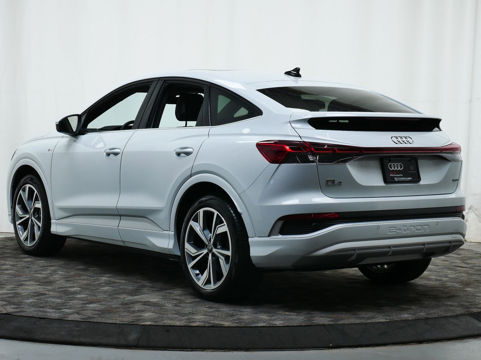 Thumbnail: 2025 Audi Q4 e-tron - 4