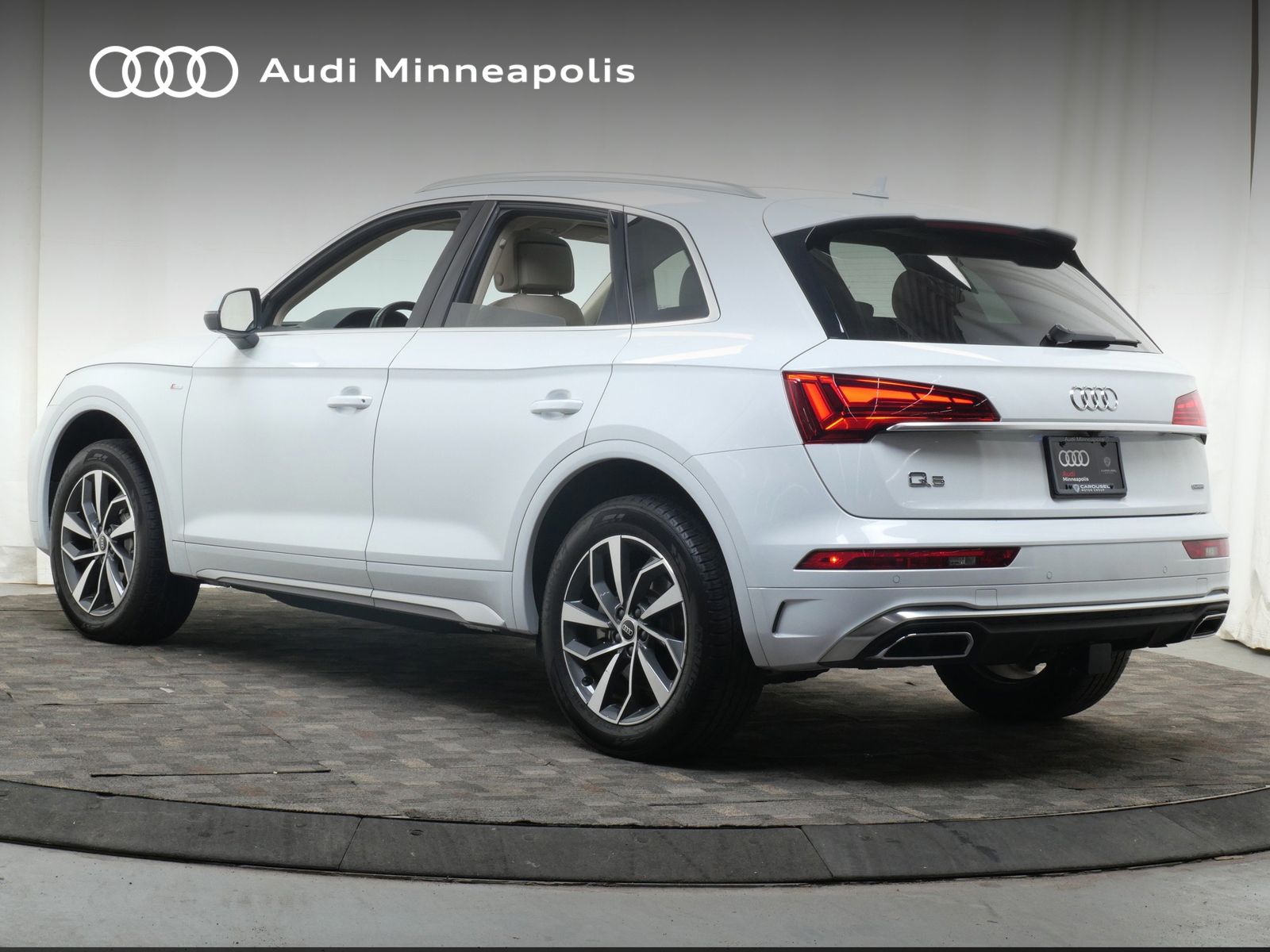 Thumbnail: 2023 Audi Q5 - 4