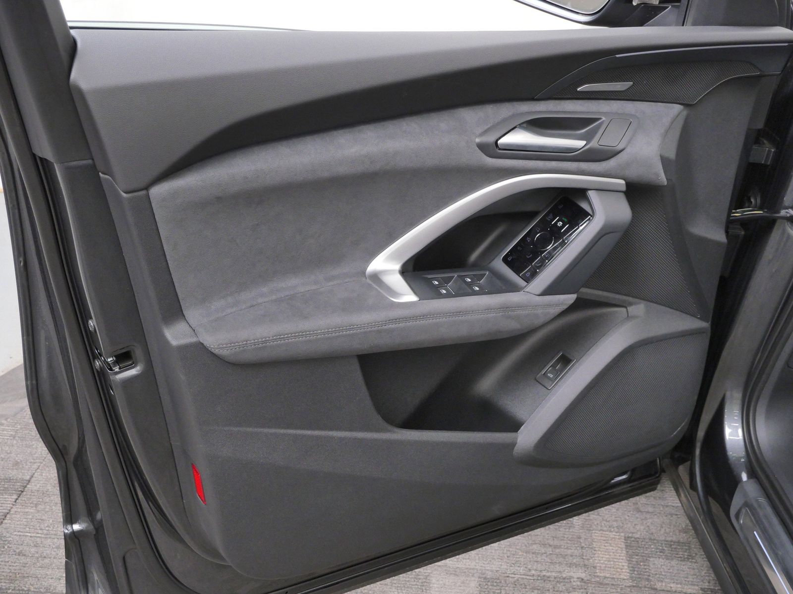 Thumbnail: 2026 Audi SQ5 - 10