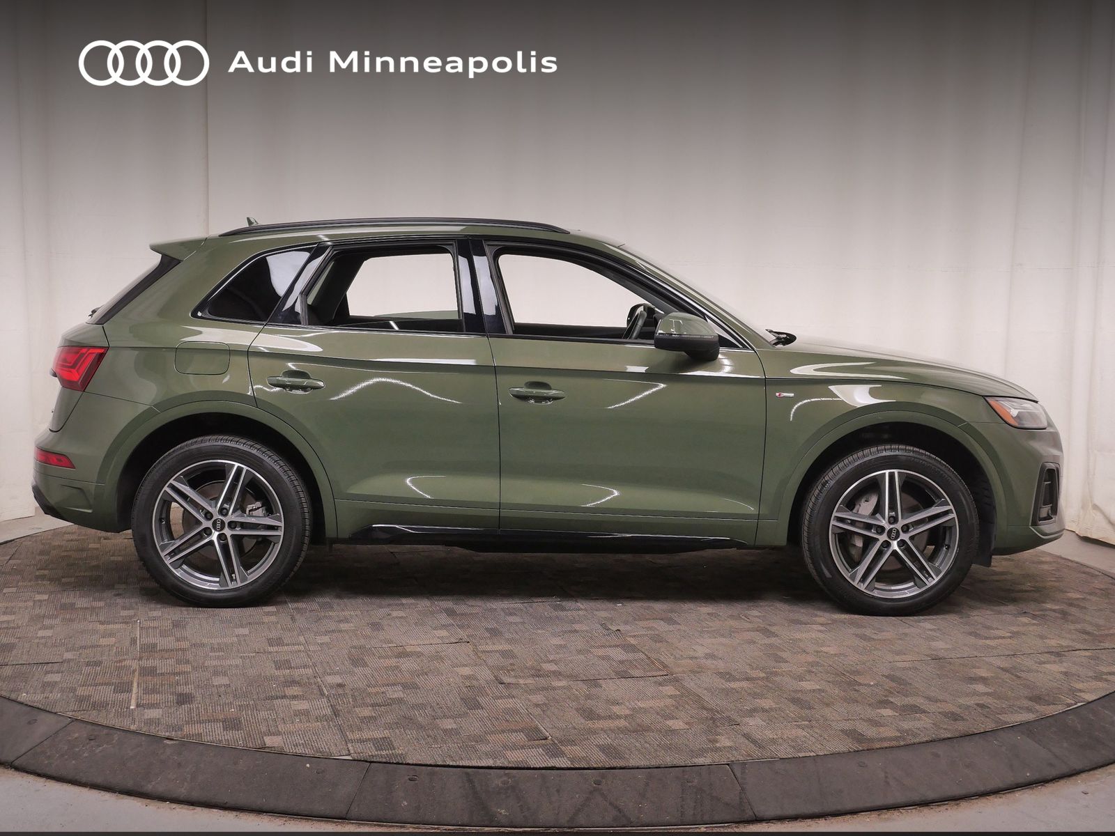 Thumbnail: 2023 Audi Q5 - 10