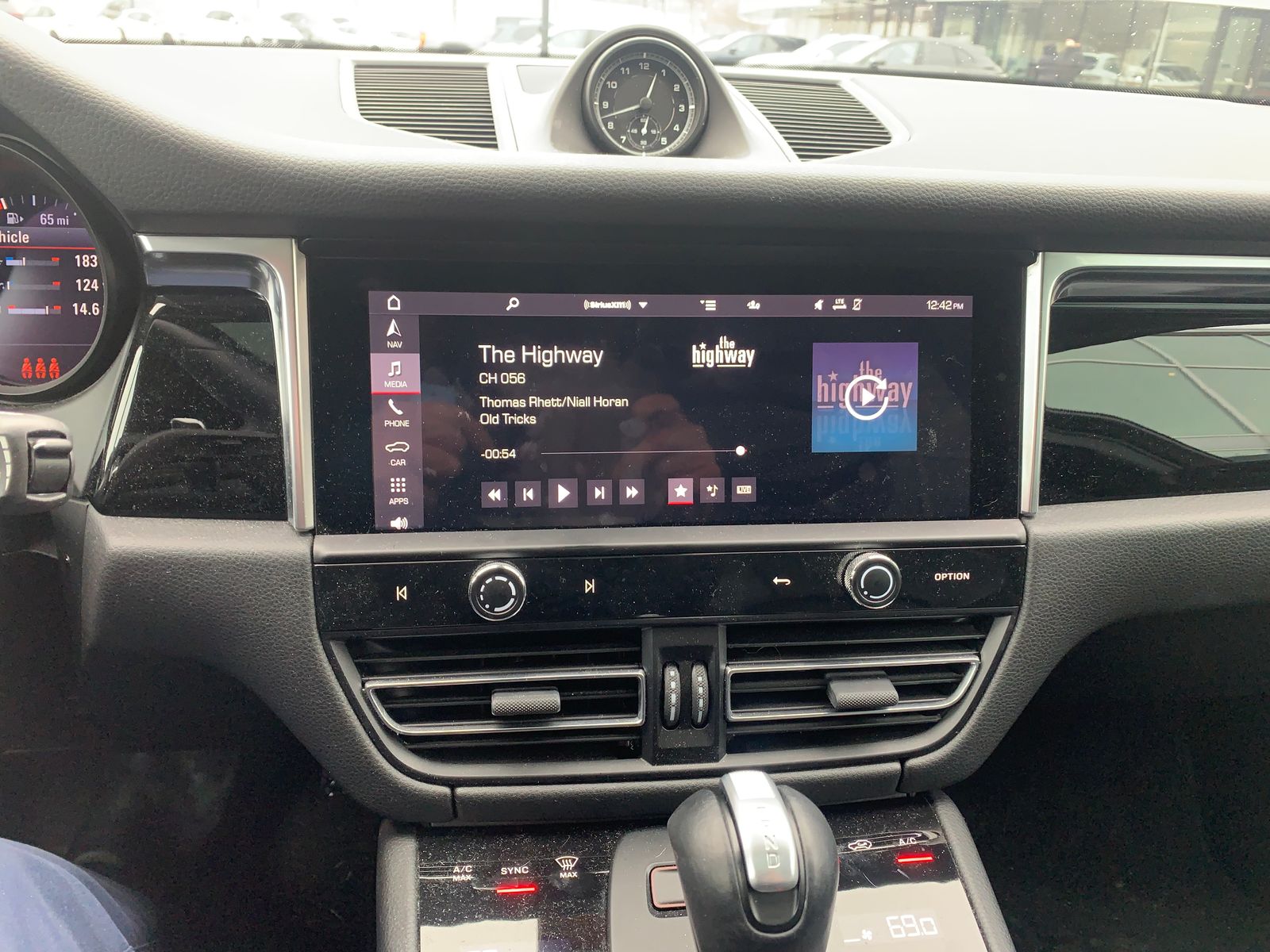 Thumbnail: 2023 Porsche Macan - 8