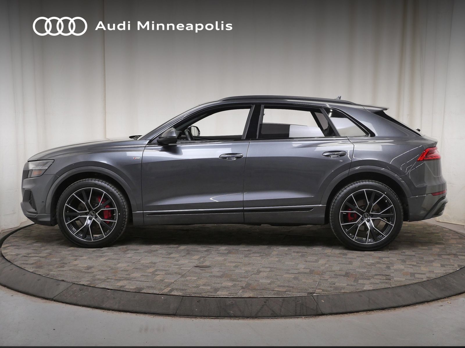 Thumbnail: 2023 Audi Q8 - 3
