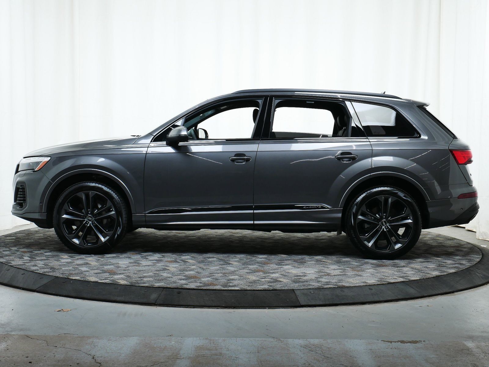 Thumbnail: 2025 Audi Q7 - 3