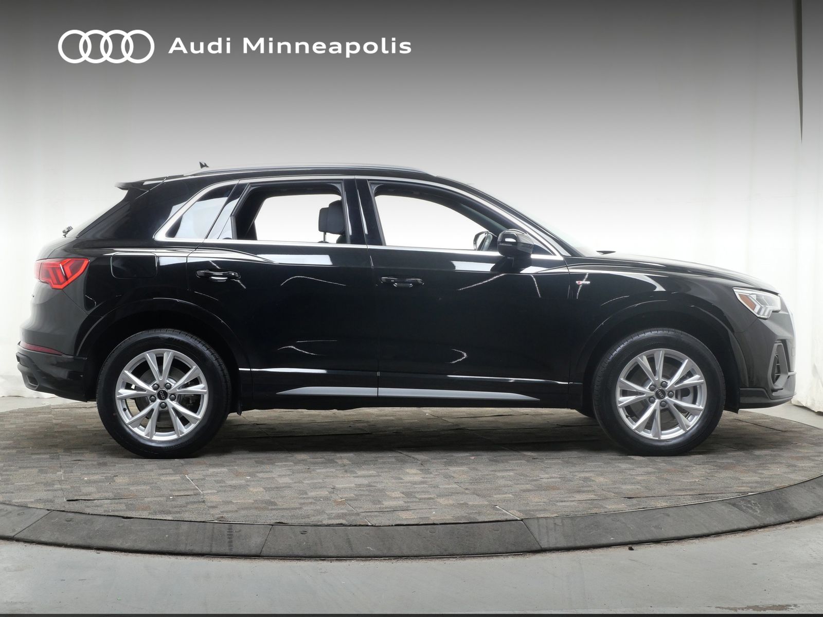 Thumbnail: 2023 Audi Q3 - 9