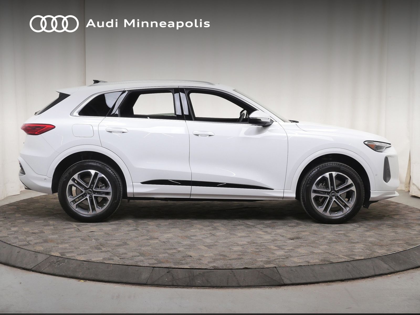 Thumbnail: 2025 Audi Q5 - 9