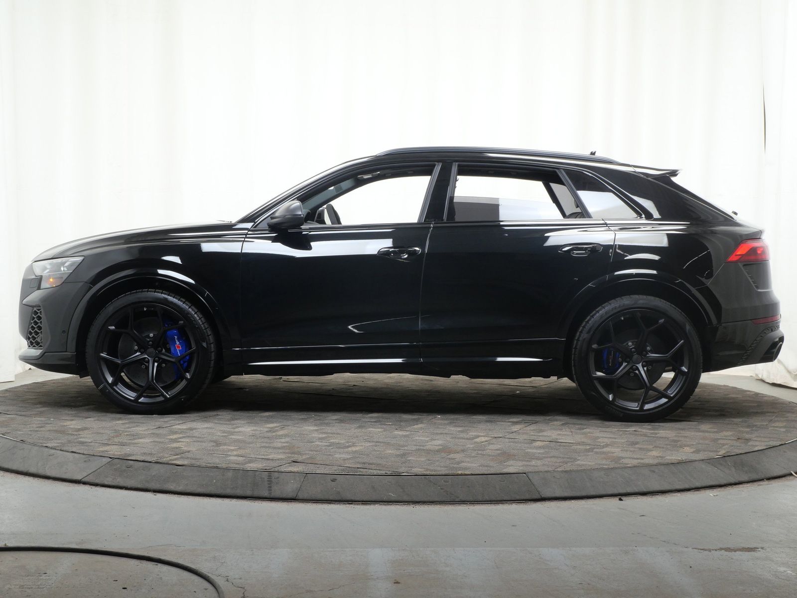 Thumbnail: 2026 Audi RS Q8 - 3