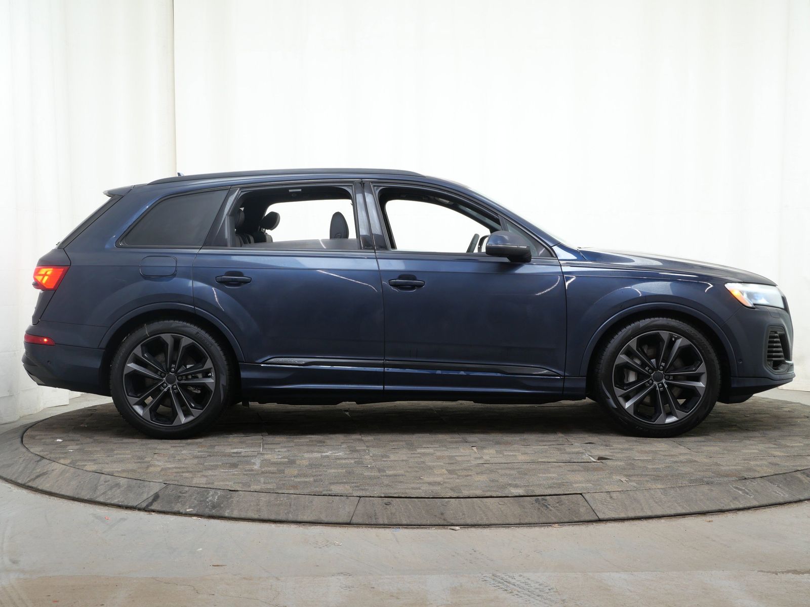 Thumbnail: 2026 Audi Q7 - 7