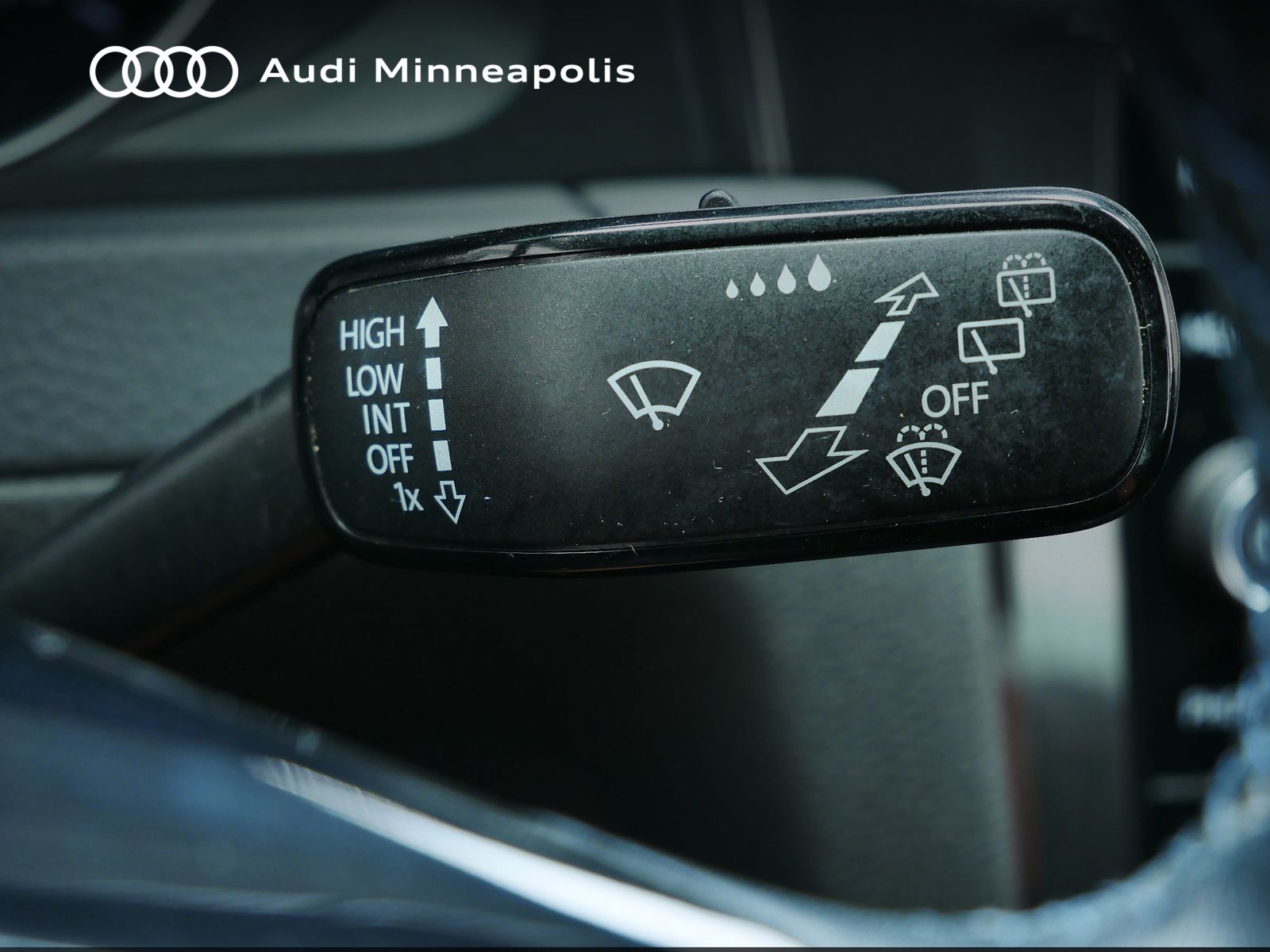 Thumbnail: 2018 Volkswagen e-Golf - 20