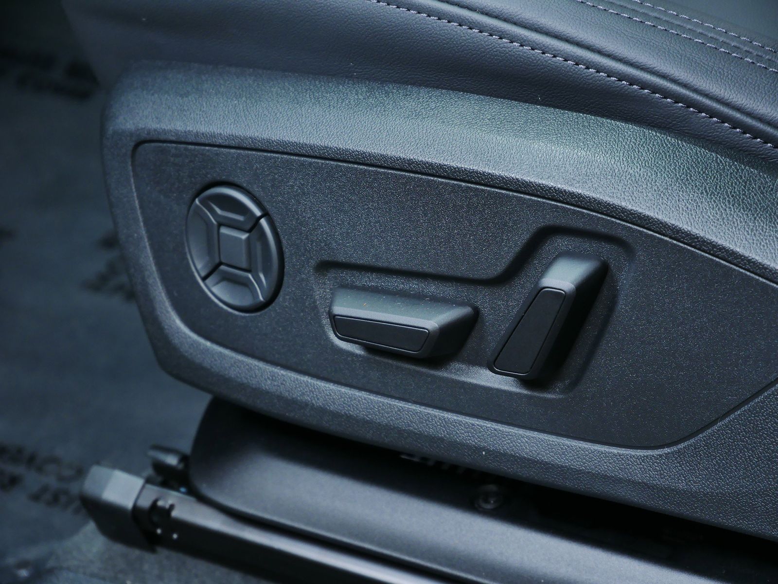 Thumbnail: 2025 Audi Q3 - 11