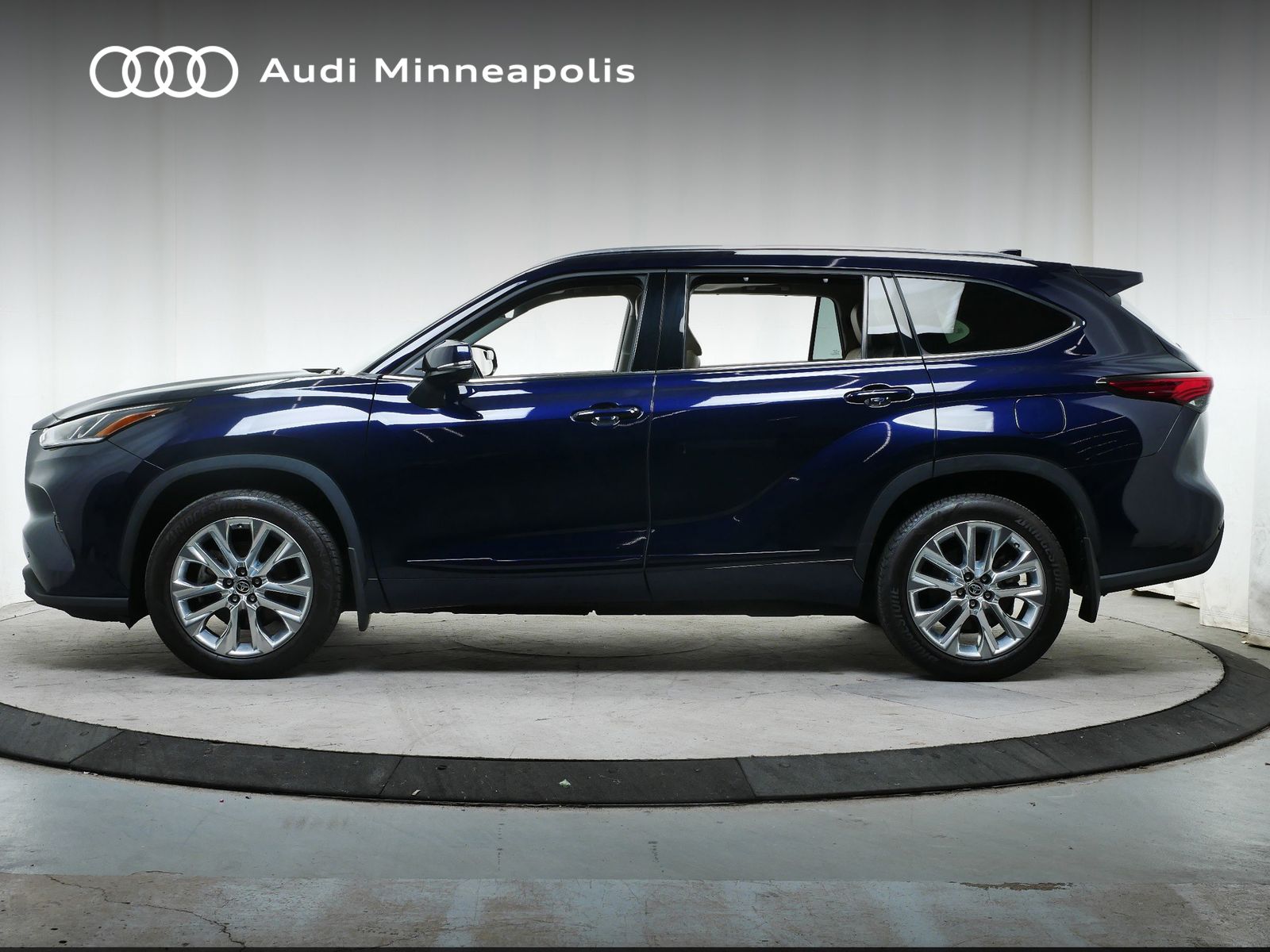 Thumbnail: 2022 Toyota Highlander - 3