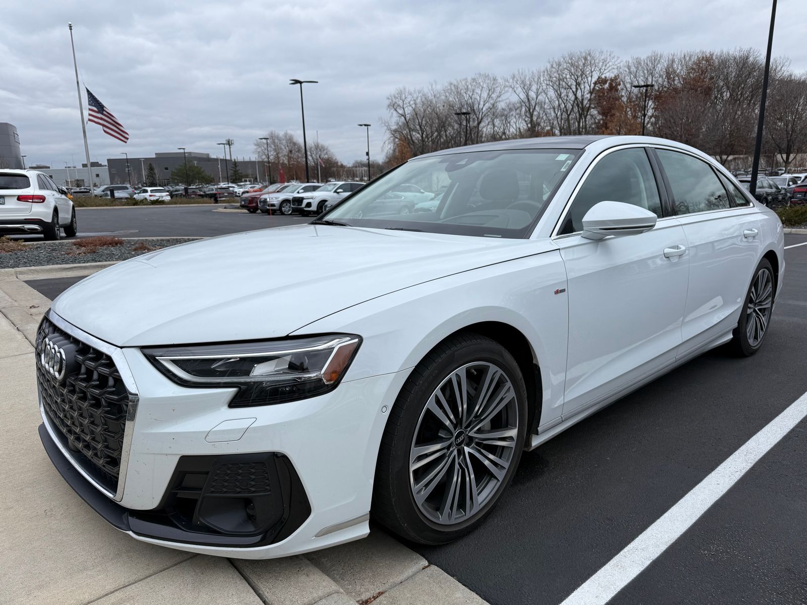 Thumbnail: 2022 Audi A8 - 1